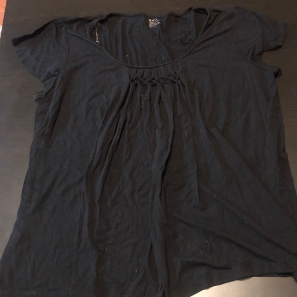 Black Short Sleeve Scoop Neck Top with Detail - Picture 2 of 4